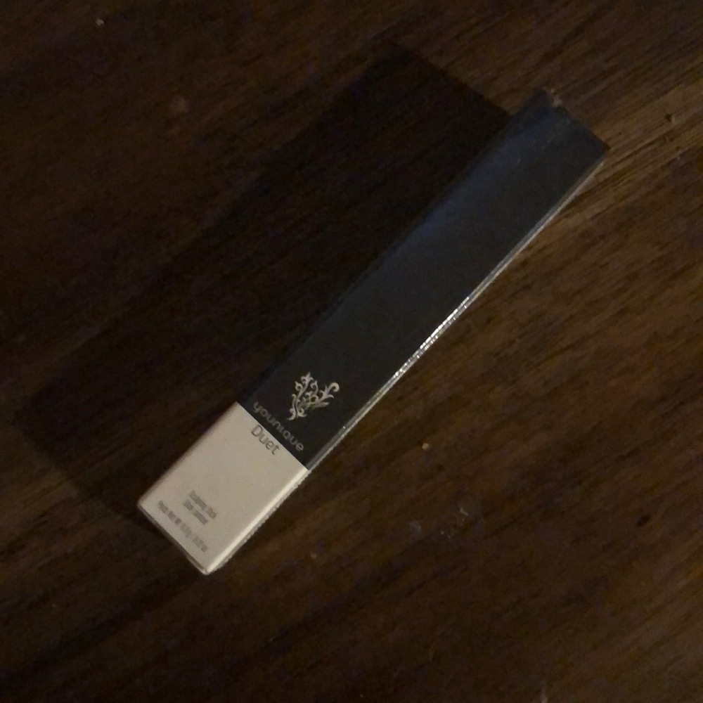 Brand mew contour stick